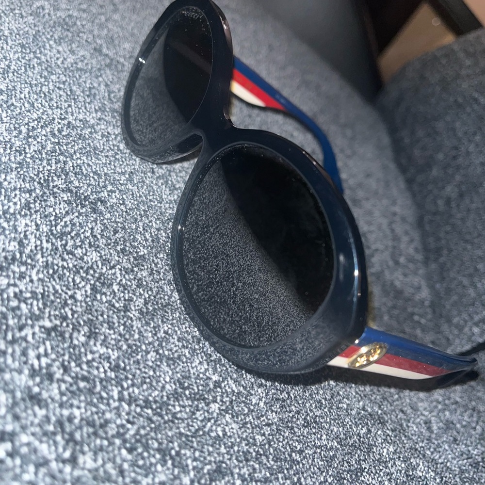 GUCCI SUNGLASSES GG0279SA.  Never worn !!